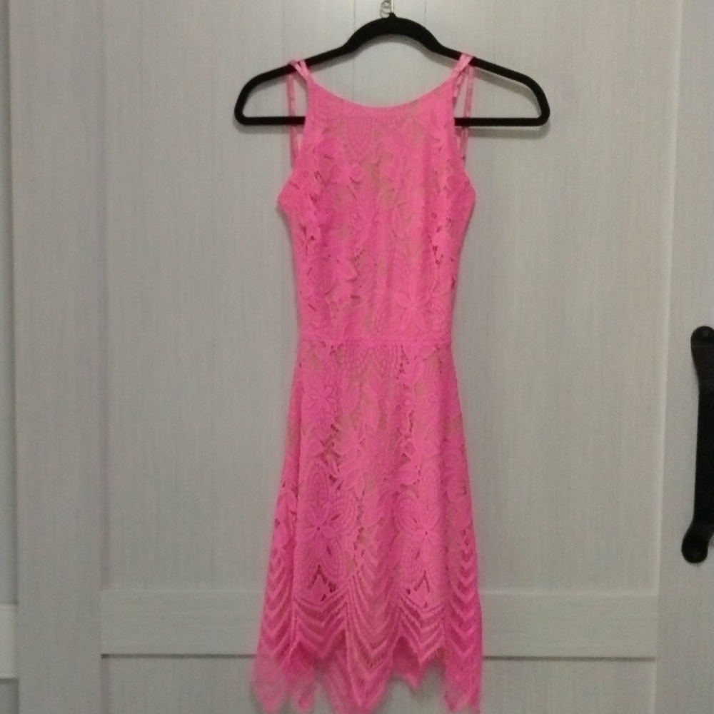 Signature mini dress sz S color pink tan lace in good condition